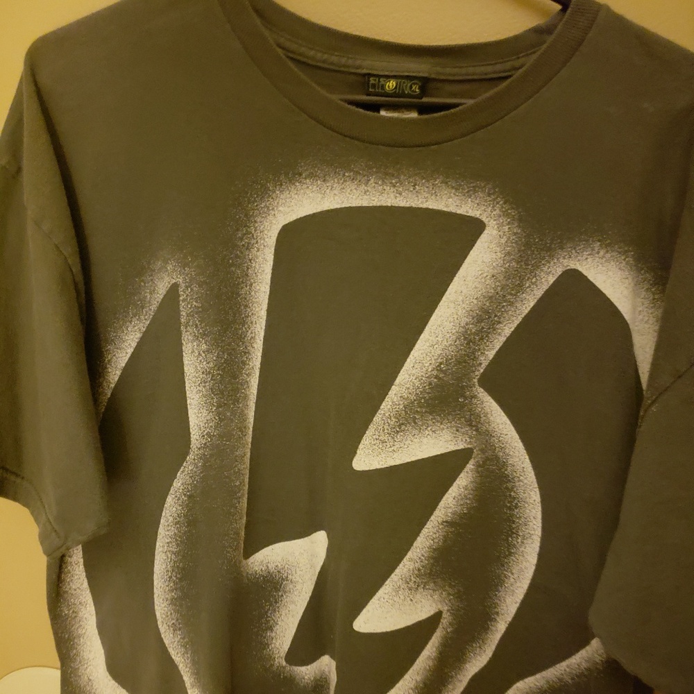 Electric tee shirt